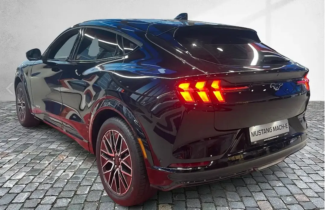 Ford Mustang Mach-E 4x4 Premium - foto 2