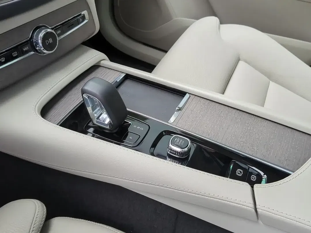 Volvo XC90 T8 Recharge Ultimate Bright - Thumbnail 20