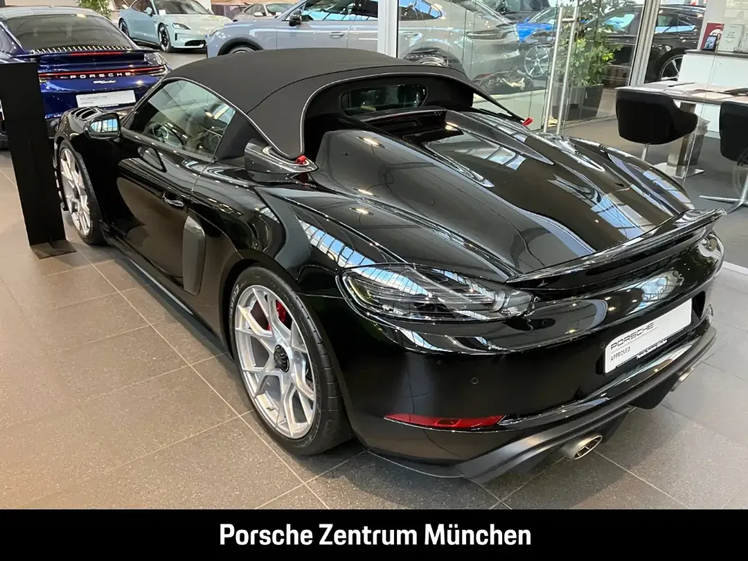 Porsche 718 Spyder RS - Thumbnail 3