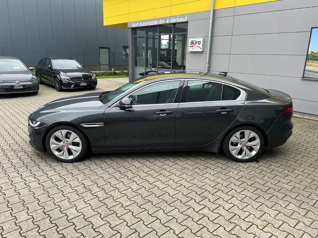Jaguar XE AUT S - Thumbnail 3