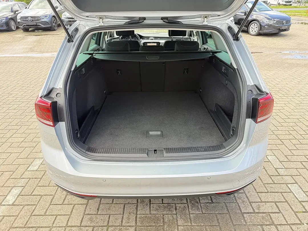 Volkswagen Passat Business - Thumbnail 11