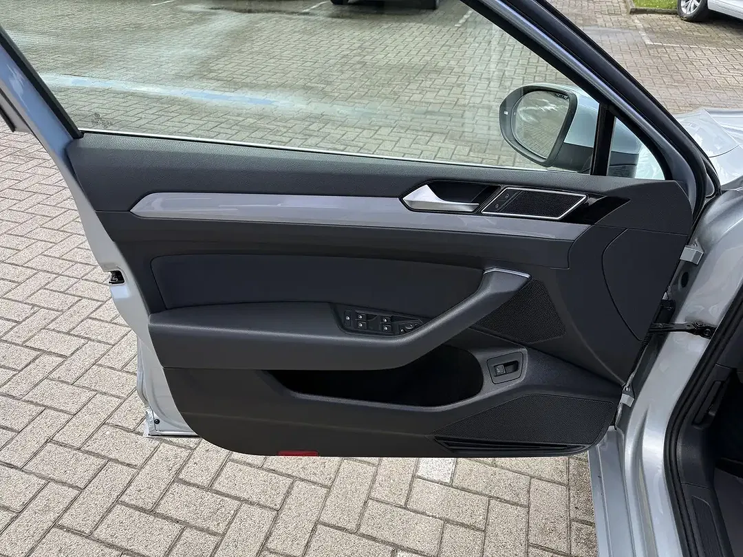 Volkswagen Passat Business - Thumbnail 12