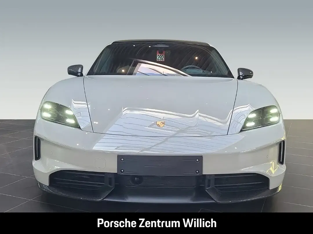 Porsche Taycan GTS - Thumbnail 4