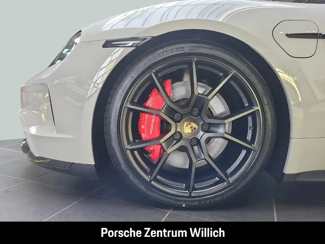 Porsche Taycan GTS - Thumbnail 6