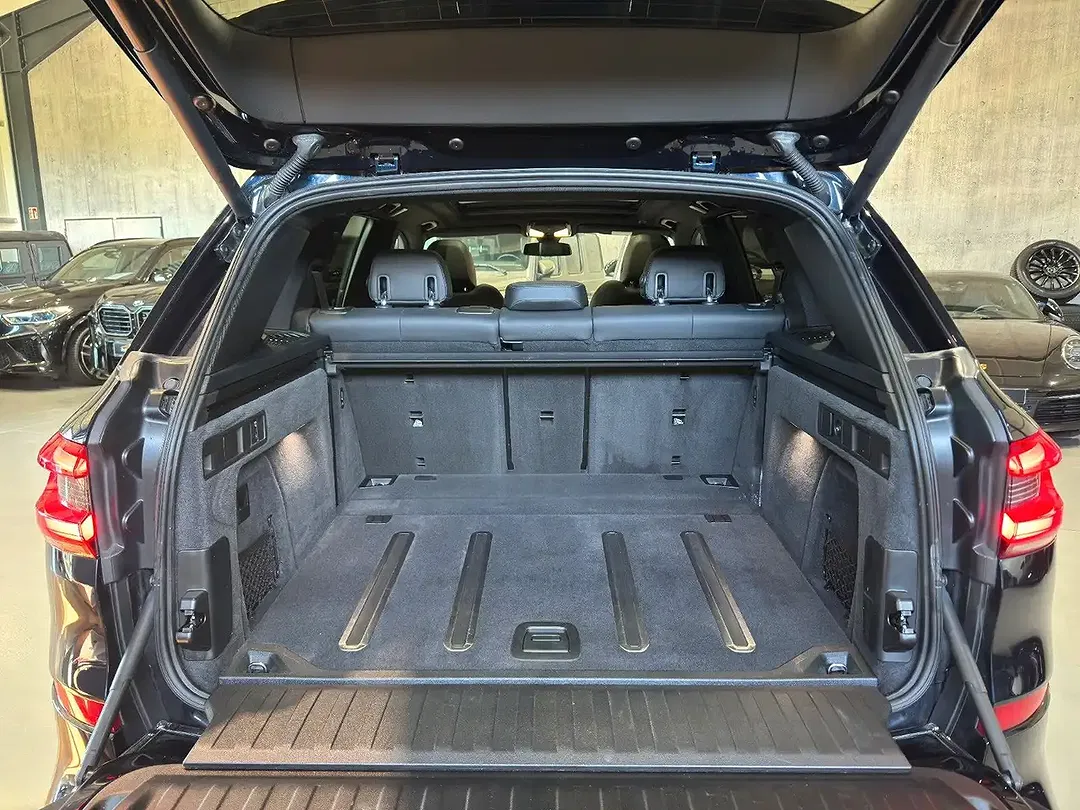 BMW X5 M - Thumbnail 3
