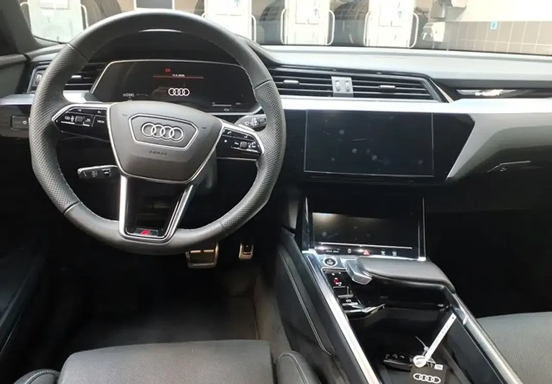 Audi Q8 e-tron 55 quattro S line - Thumbnail 6