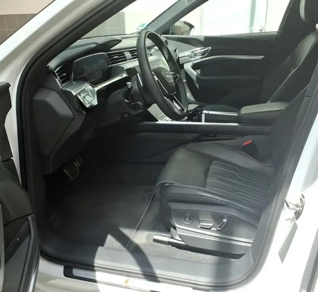 Audi Q8 e-tron 55 quattro S line - Thumbnail 8