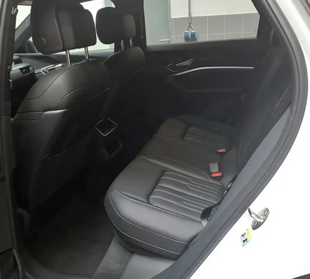Audi Q8 e-tron 55 quattro S line - Thumbnail 9