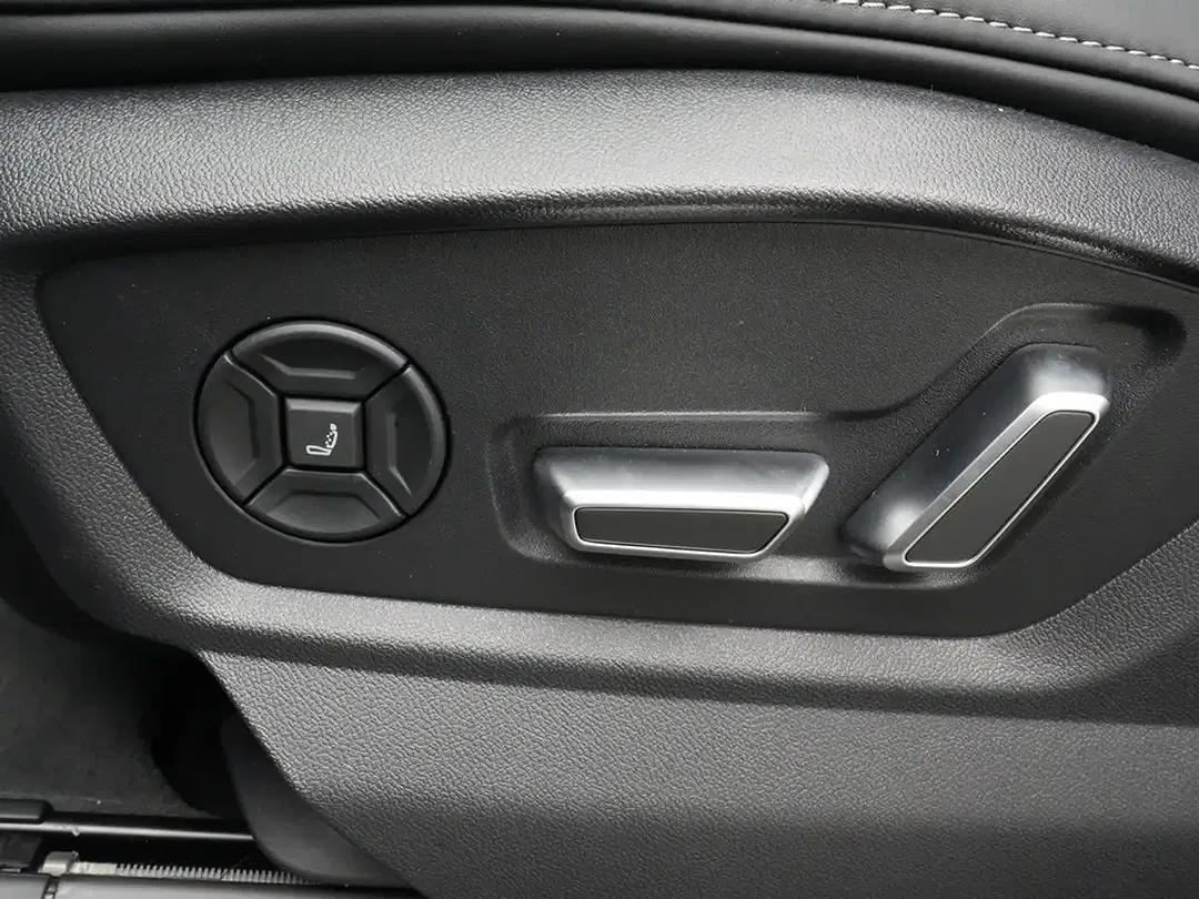 Audi Q8 S line - Thumbnail 13