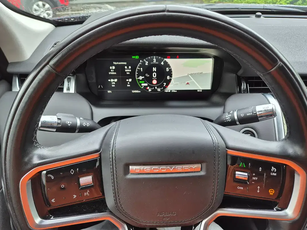 Land Rover Discovery Sport P300e 4x4 PHEV Hybrid - Thumbnail 14