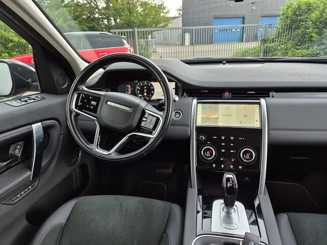 Land Rover Discovery Sport P300e 4x4 PHEV Hybrid - Thumbnail 8