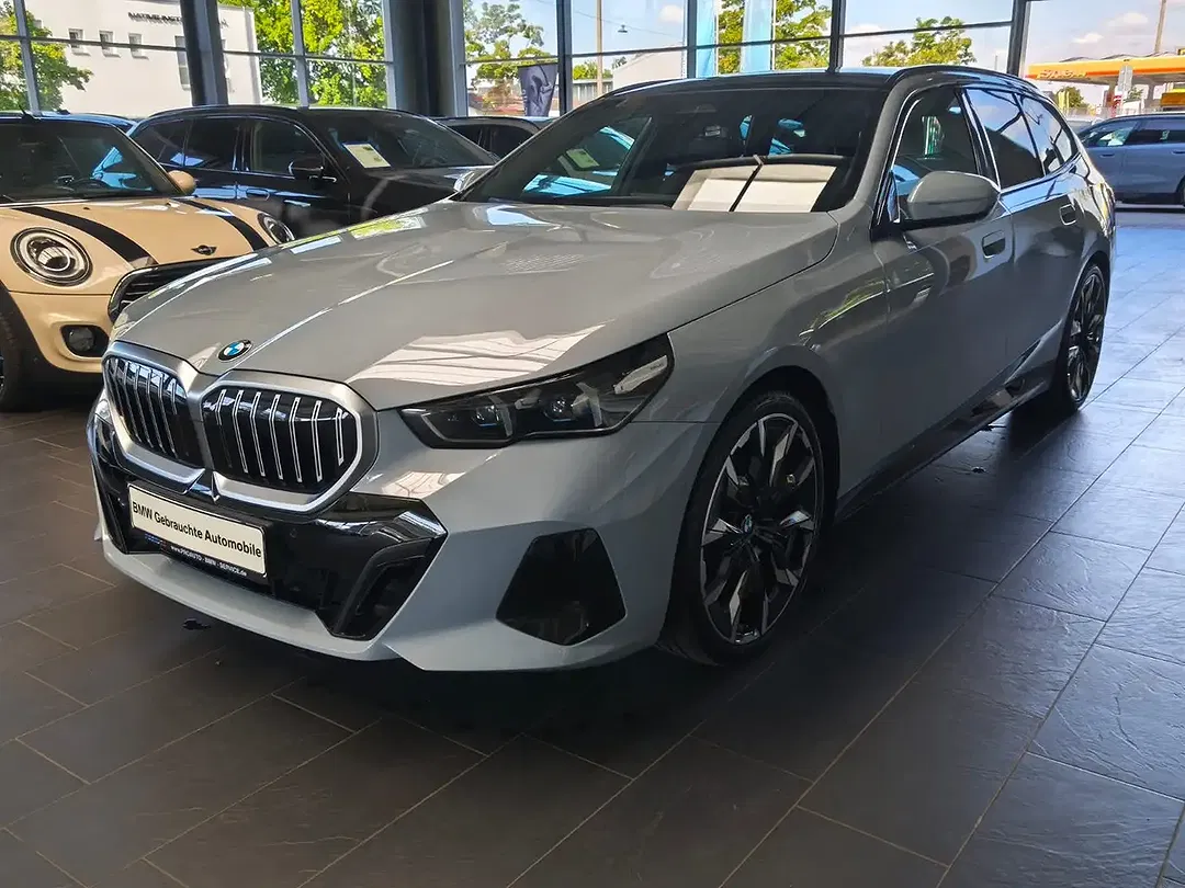 BMW 520 Touring M Sport - Thumbnail 3