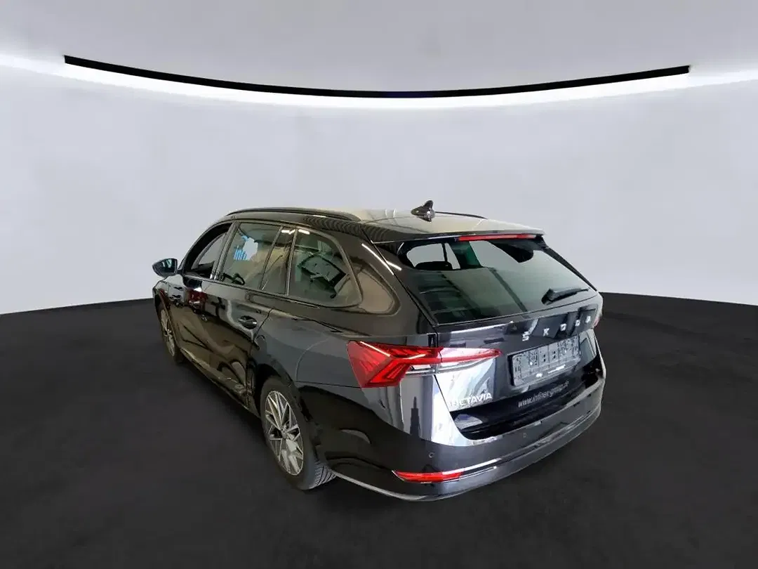 Skoda Octavia 2.0 TDI DSG Combi Tour - Thumbnail 2