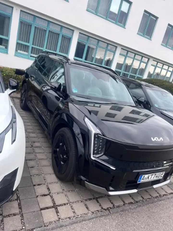 Kia EV9 4WD GT-Line Launch Edition - Thumbnail 3