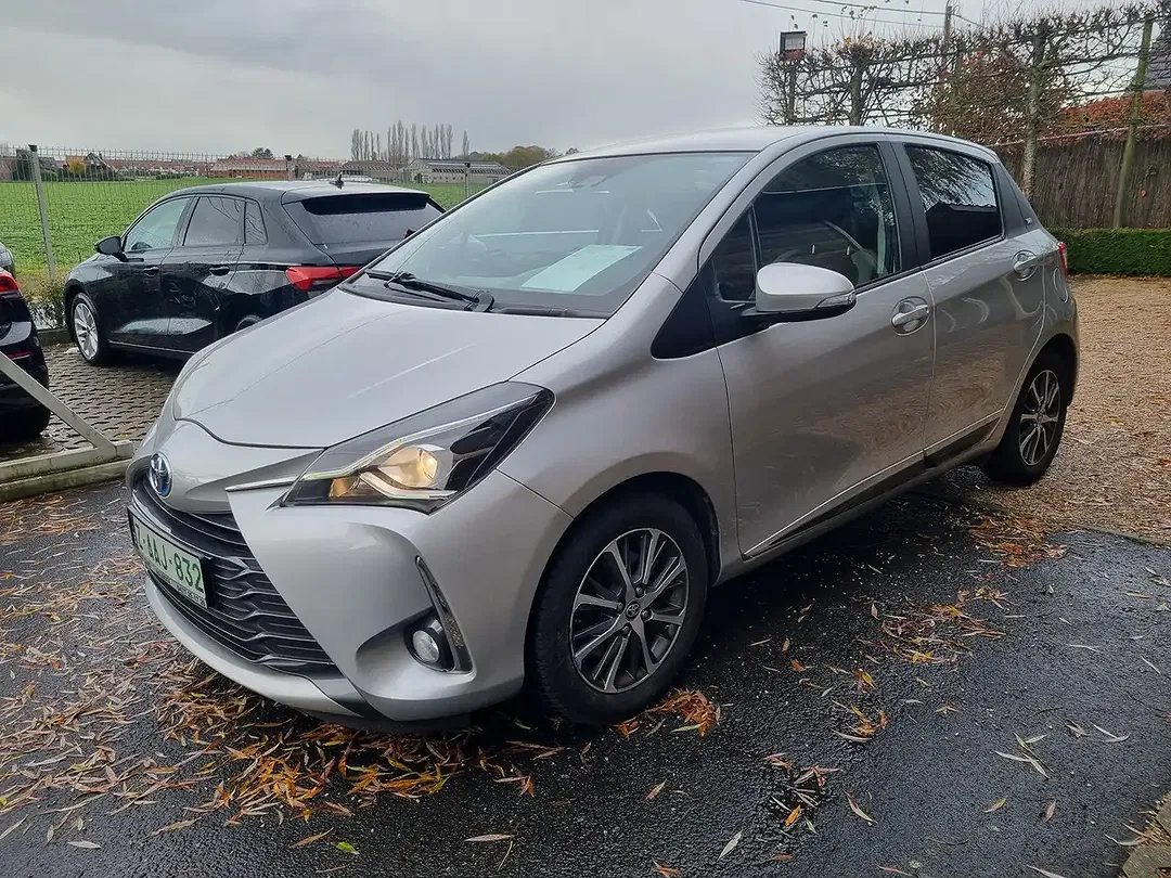 Toyota Yaris 1.5 Hybrid - foto 2