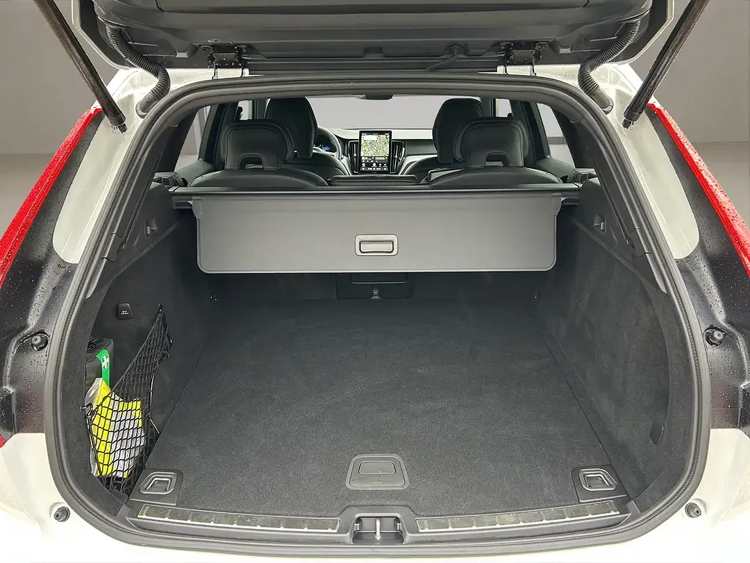 Volvo XC60 B5 AWD Plus Black Edition - Thumbnail 14