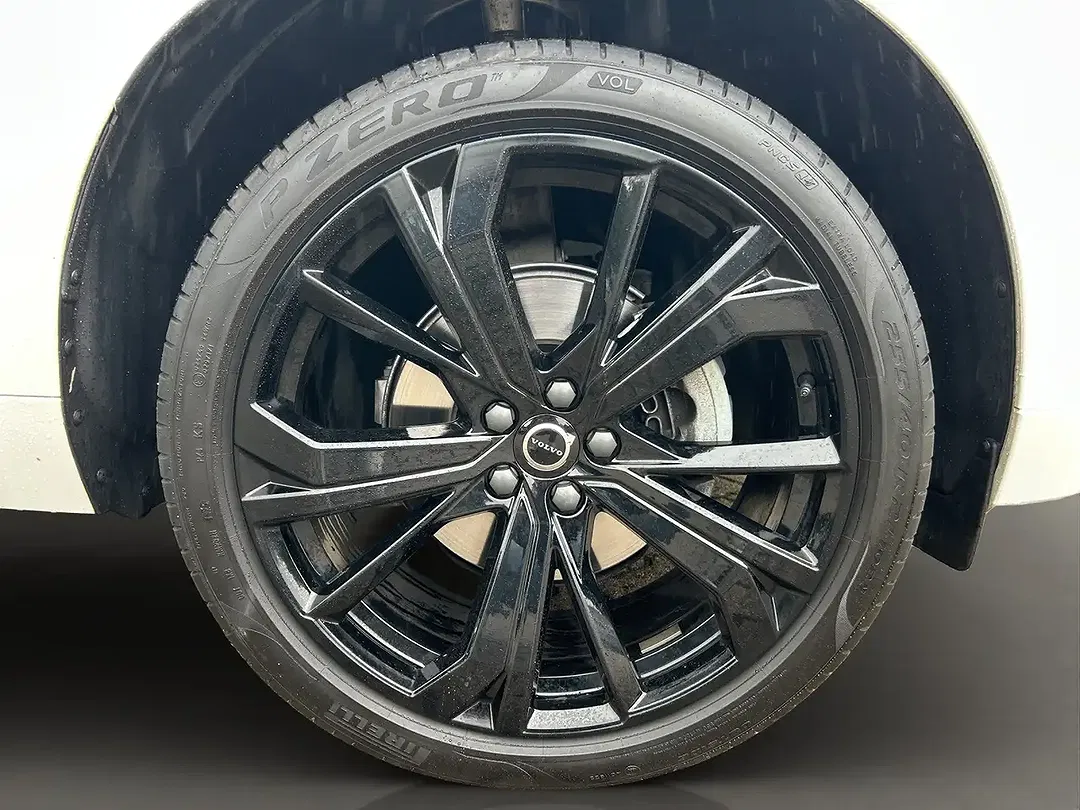 Volvo XC60 B5 AWD Plus Black Edition - Thumbnail 15