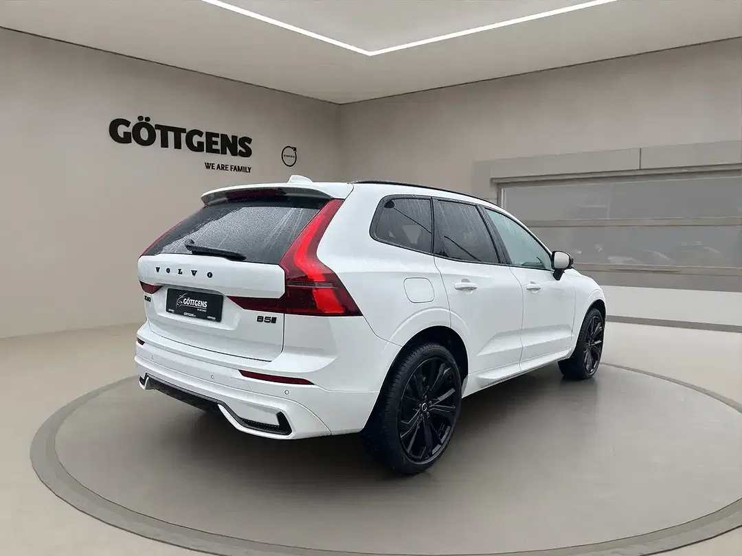 Volvo XC60 B5 AWD Plus Black Edition - Thumbnail 4