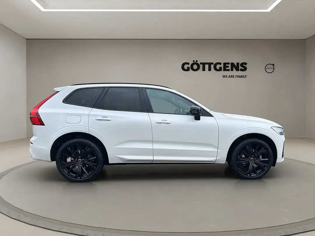 Volvo XC60 B5 AWD Plus Black Edition - Thumbnail 5