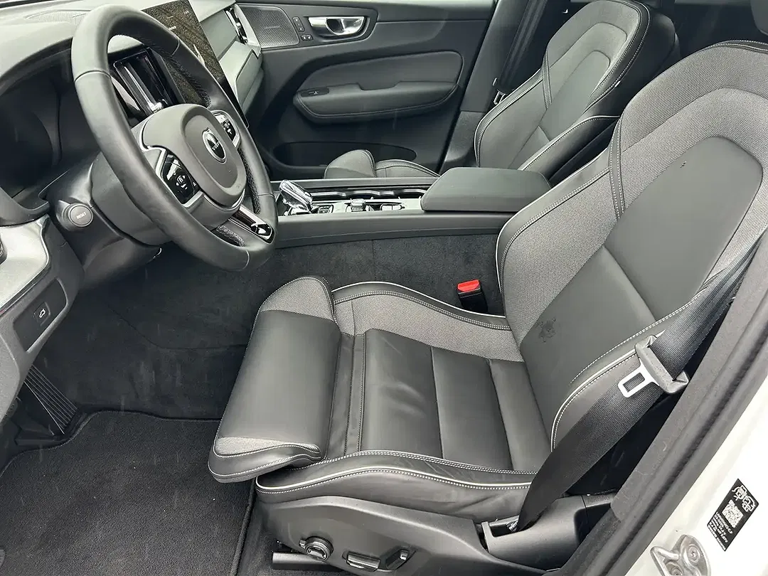 Volvo XC60 B5 AWD Plus Black Edition - Thumbnail 7