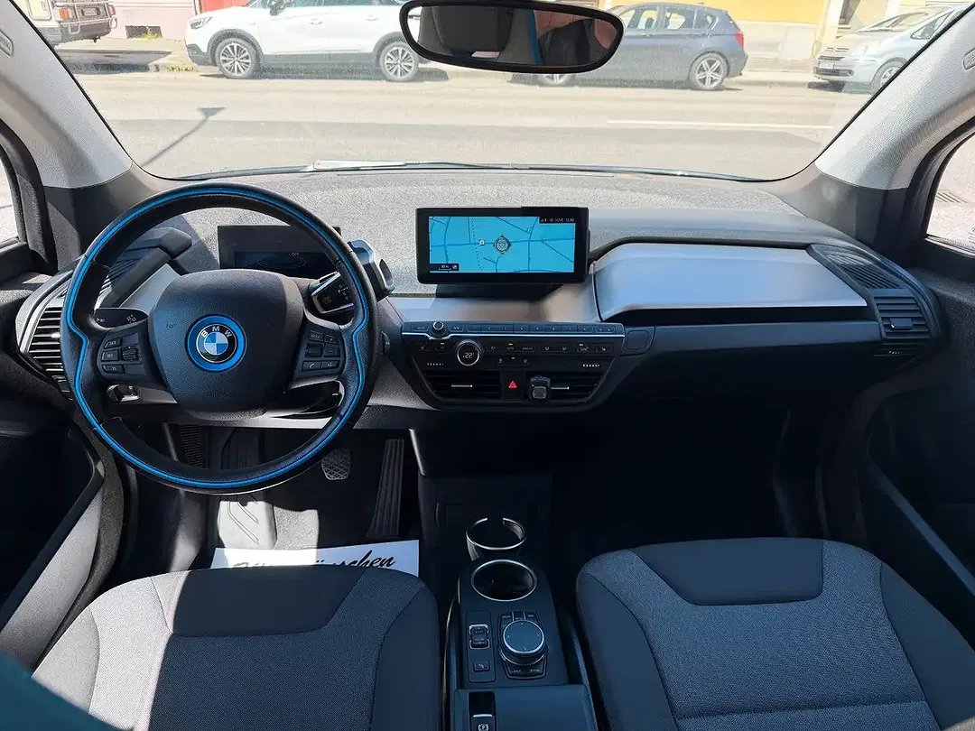 BMW i3 - Thumbnail 6