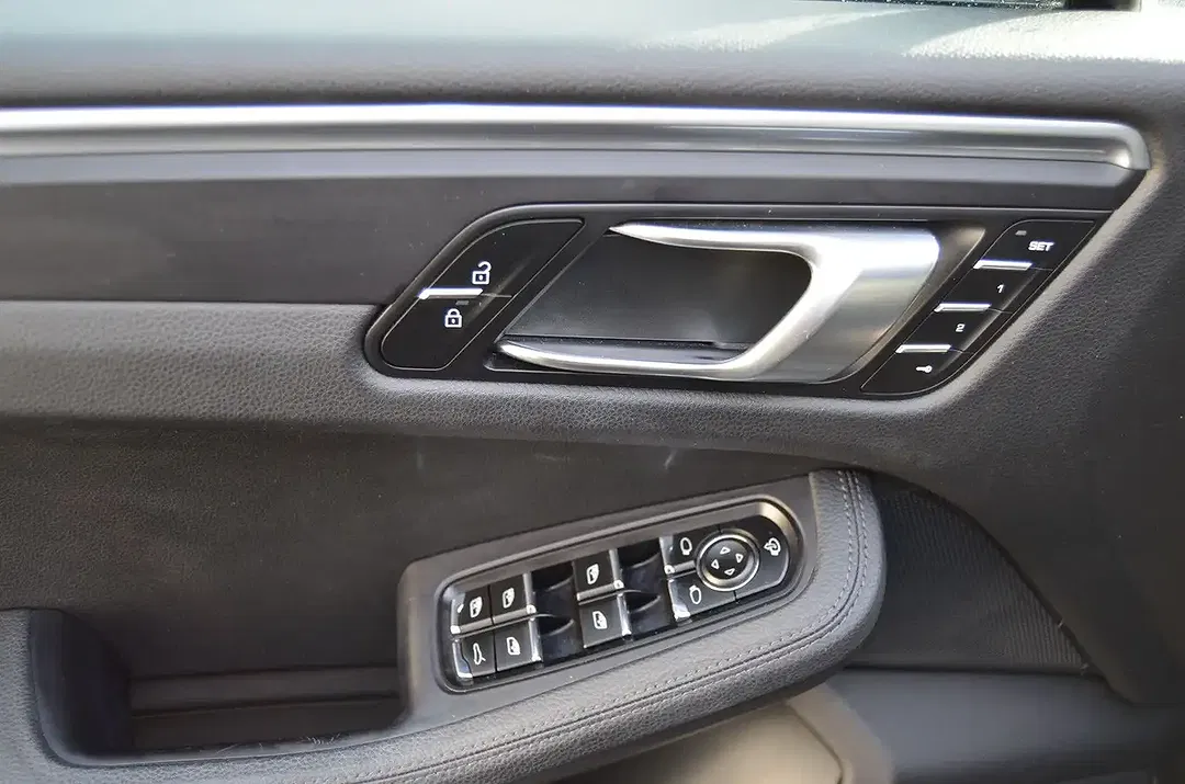 Porsche Macan - Thumbnail 12