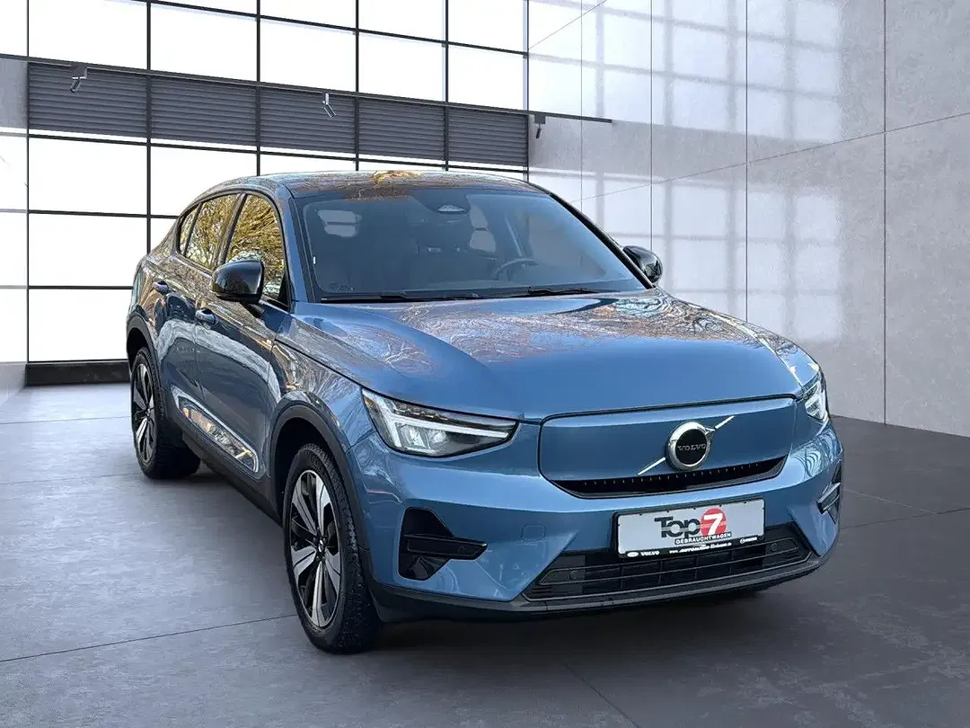 Volvo C40 EV Recharge Core - Thumbnail 3