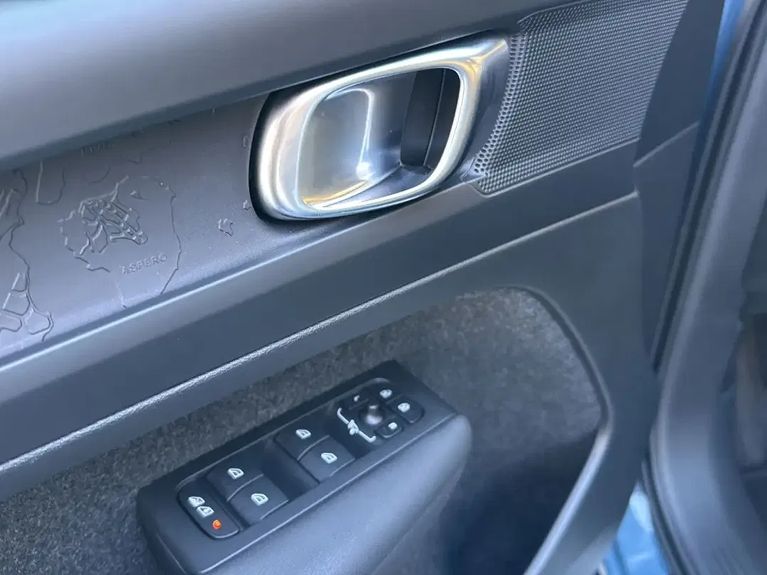 Volvo C40 EV Recharge Core - Thumbnail 5