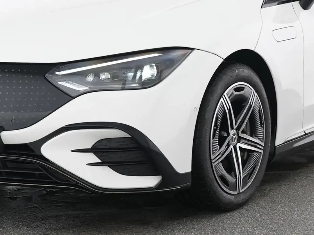 Mercedes-Benz EQE 300 Night - foto 2