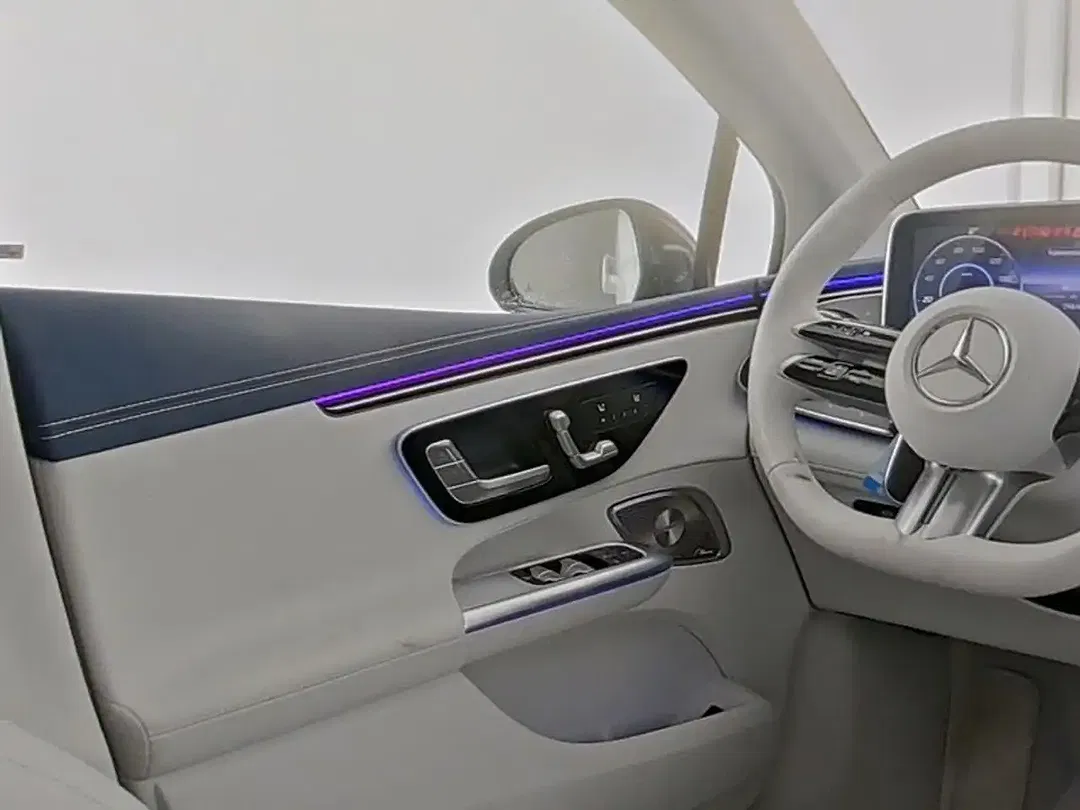 Mercedes-Benz EQE 300 Night - Thumbnail 5