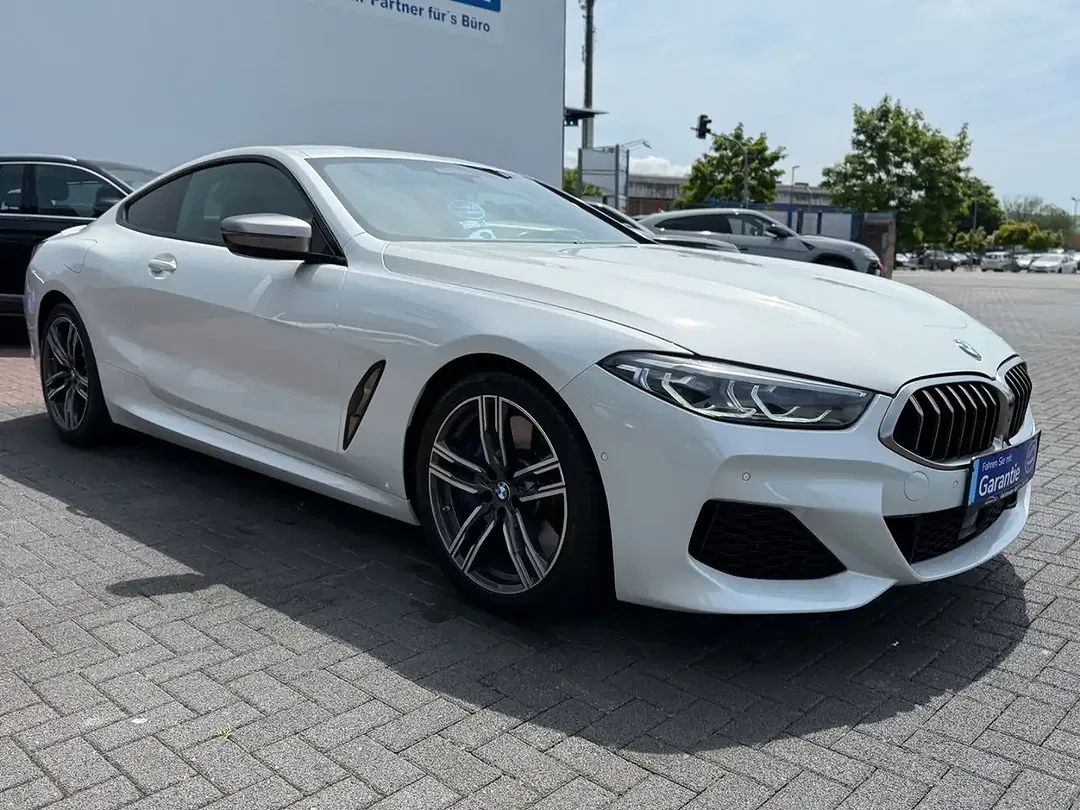 BMW M850 xDrive Coupe - Thumbnail 4