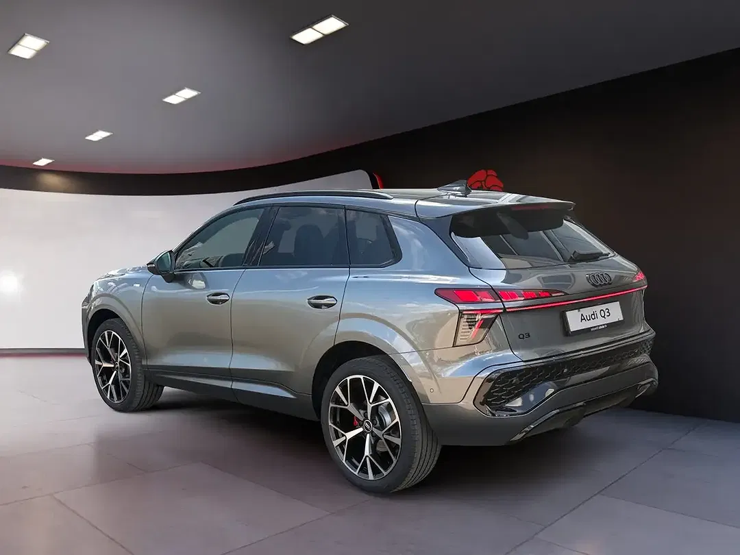 Audi Q3 1.5 TFSI S line - Thumbnail 3