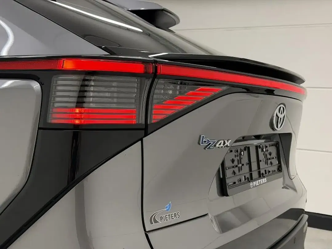 Toyota bZ4X Executive - Thumbnail 6