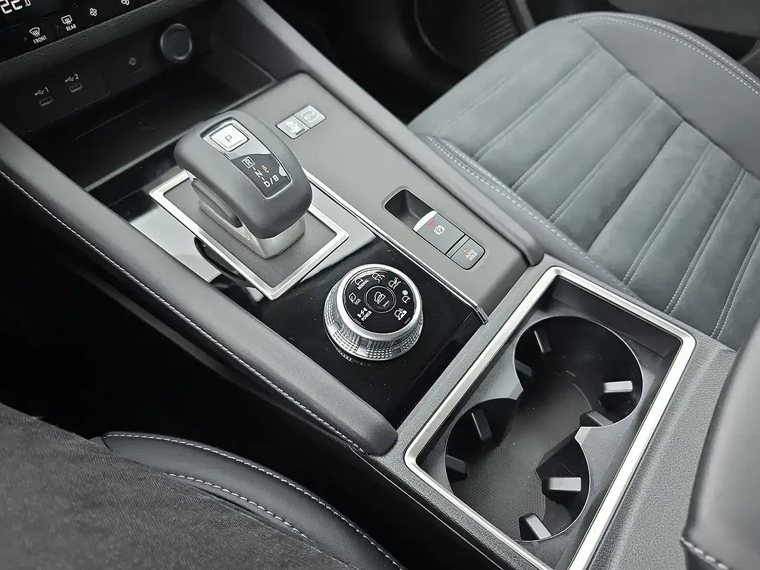 Mitsubishi Outlander 2.4 PHEV Hybrid 4WD Intro Edition - Thumbnail 23