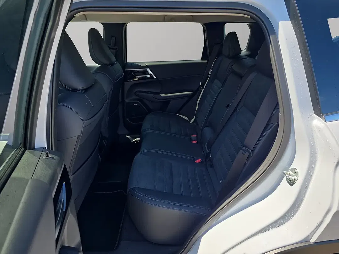 Mitsubishi Outlander 2.4 PHEV Hybrid 4WD Intro Edition - Thumbnail 9