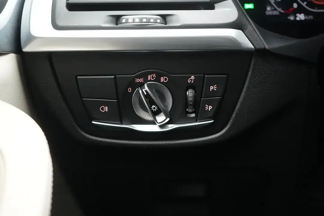 BMW X4 xDrive - Thumbnail 12