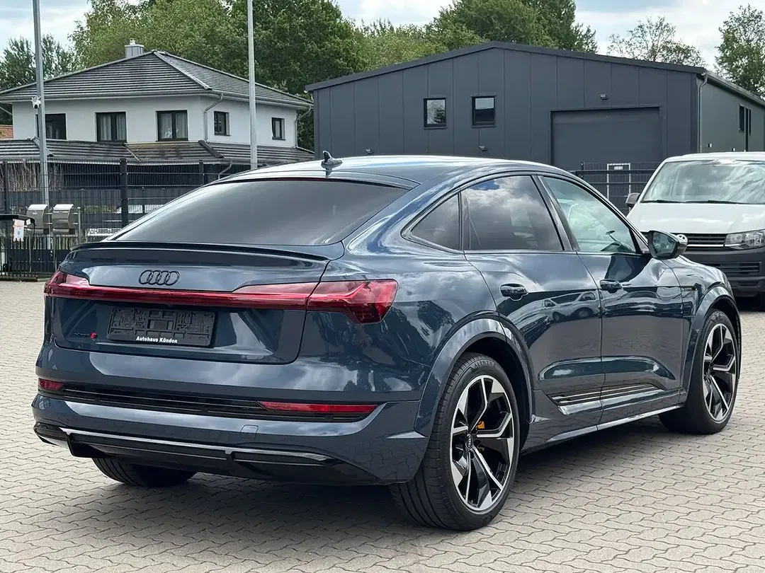 Audi e-tron quattro Sportback - Thumbnail 3