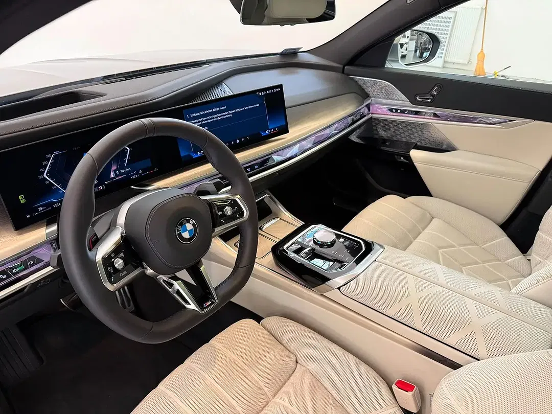 BMW 740 xDrive M Sport - Thumbnail 12