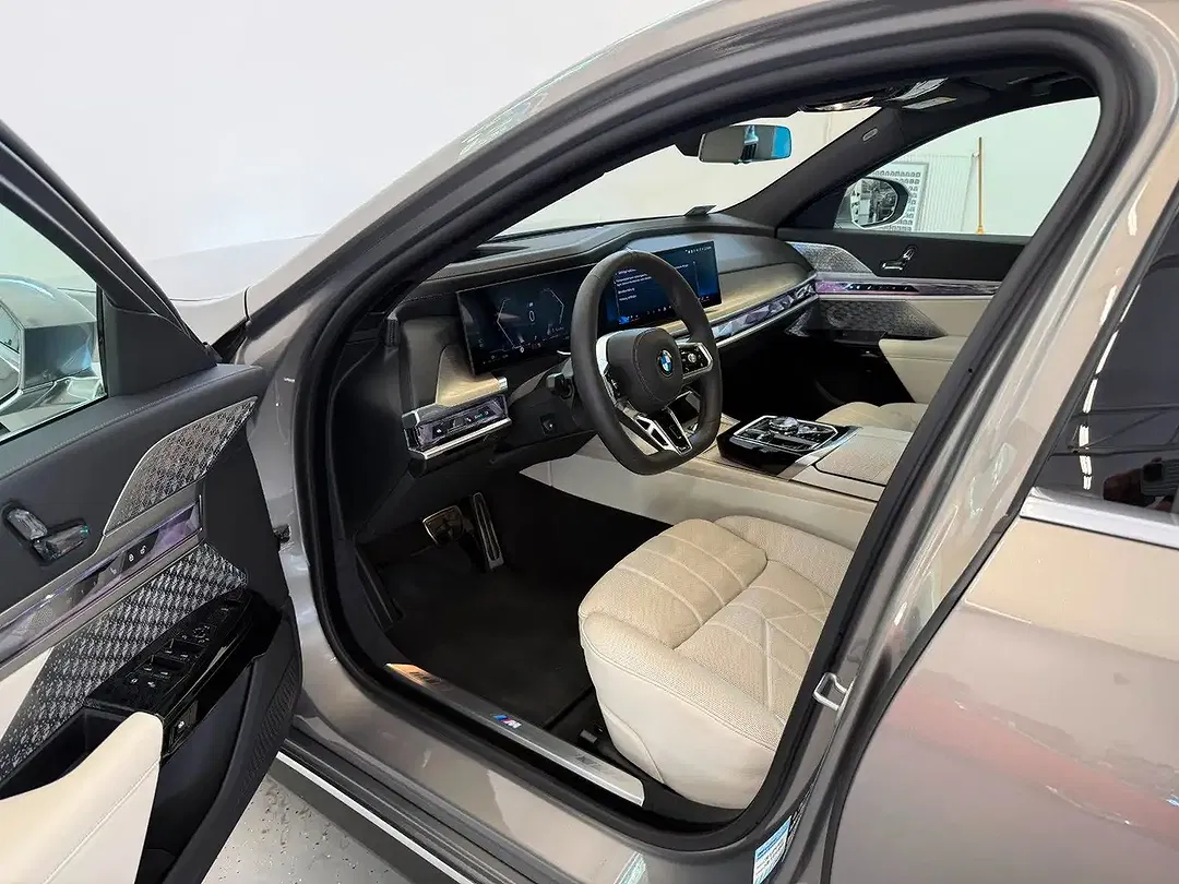 BMW 740 xDrive M Sport - Thumbnail 13