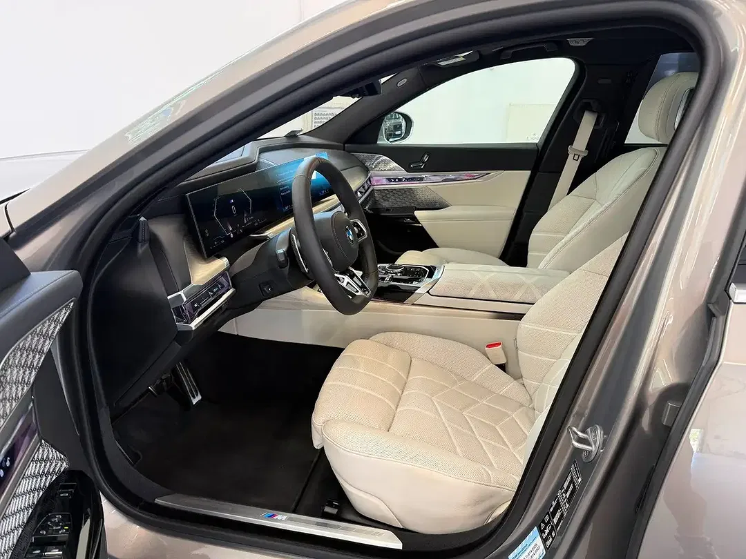 BMW 740 xDrive M Sport - Thumbnail 14