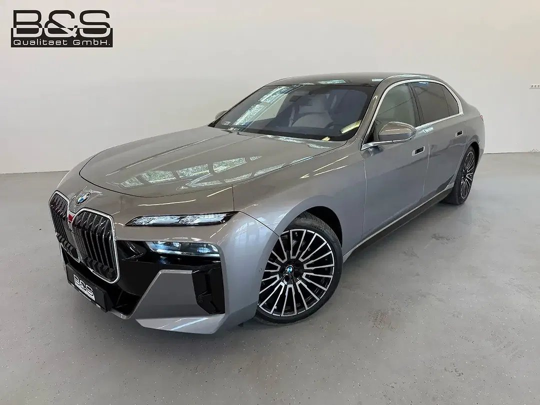 BMW 740 xDrive M Sport - Thumbnail 1
