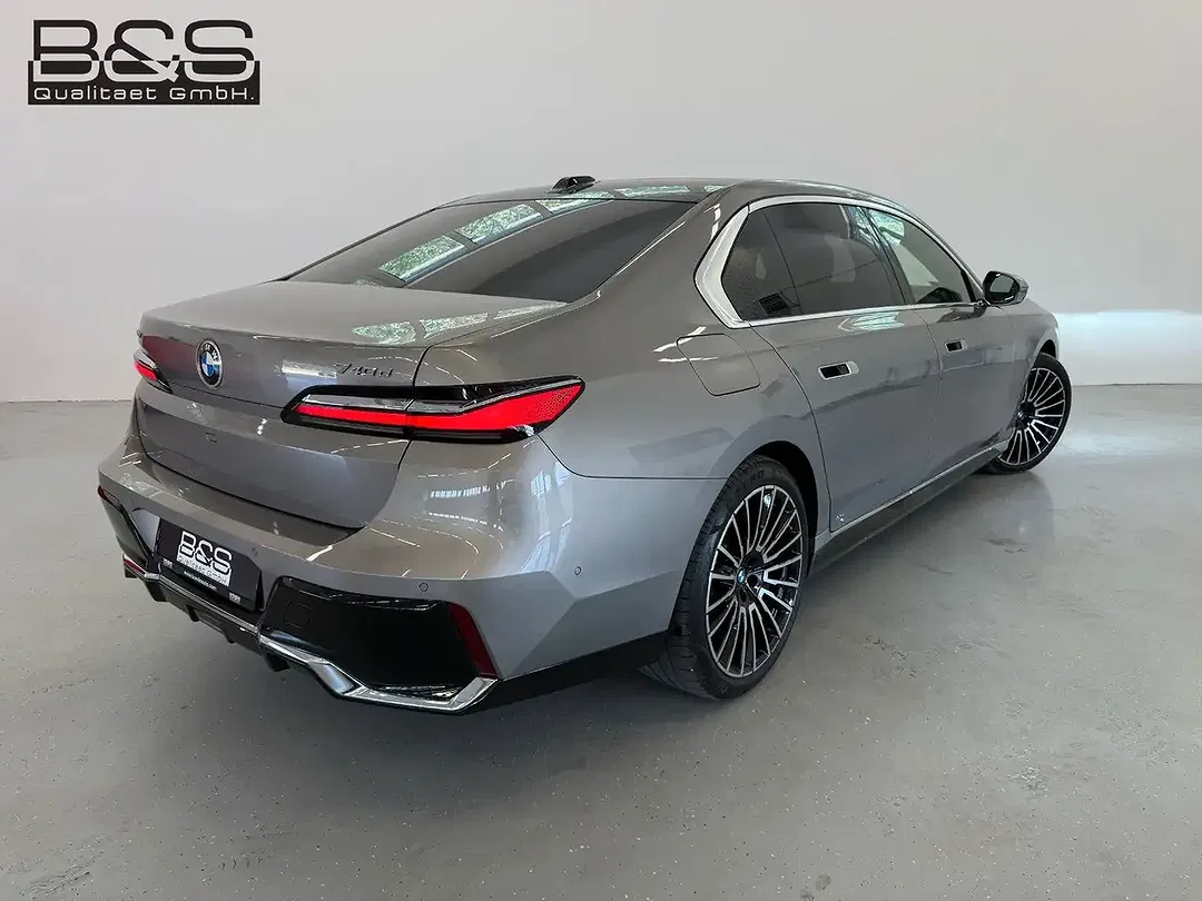 BMW 740 xDrive M Sport - Thumbnail 6
