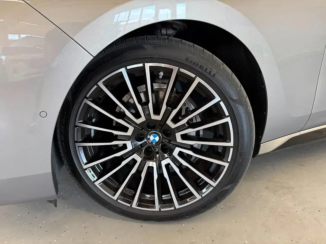 BMW 740 xDrive M Sport - Thumbnail 9