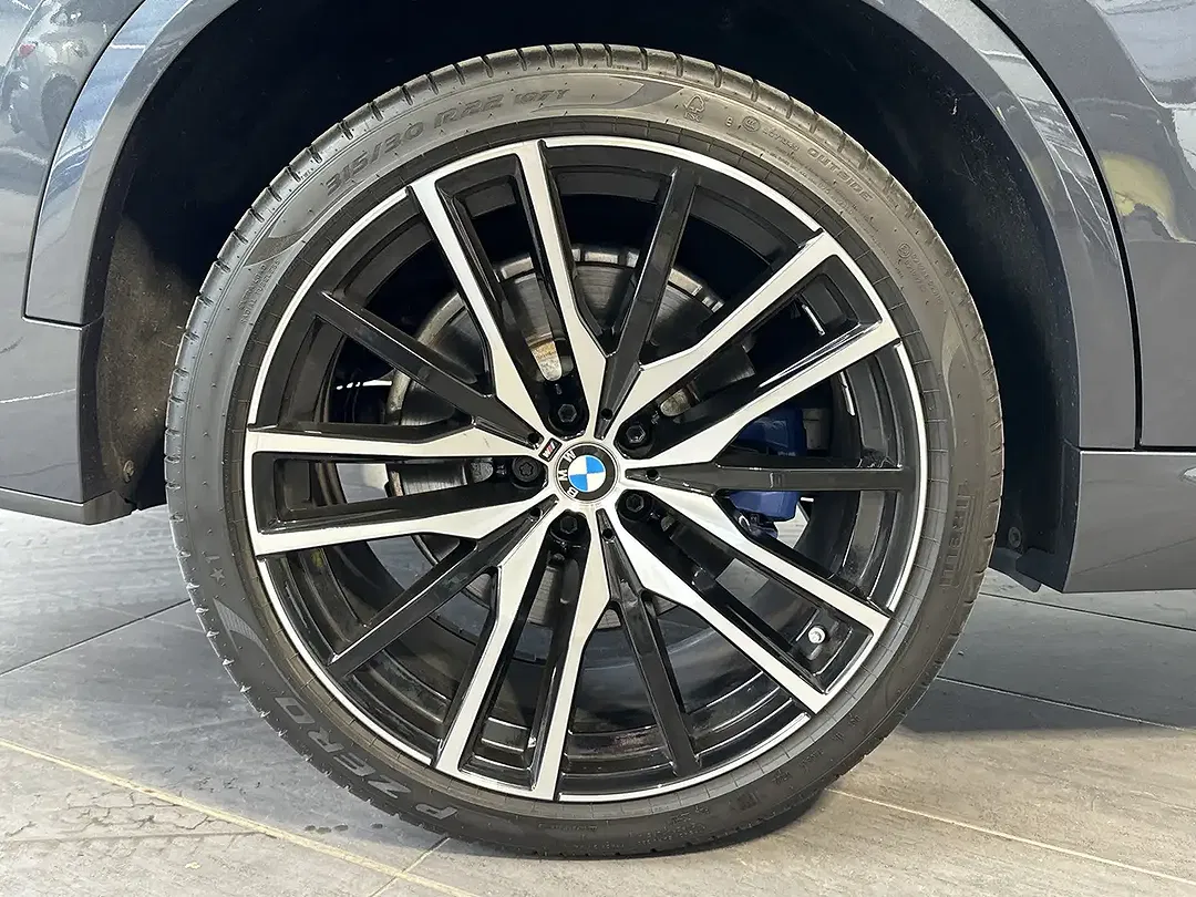 BMW X5 M - Thumbnail 3