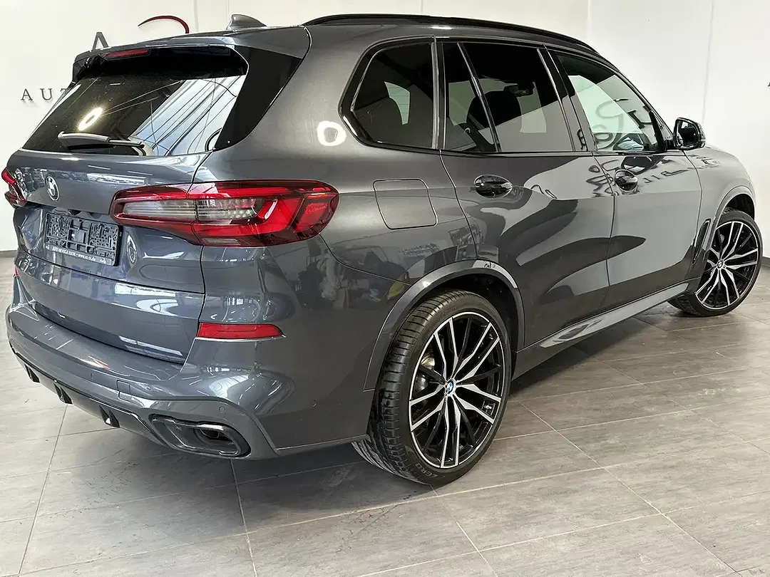 BMW X5 M - Thumbnail 4
