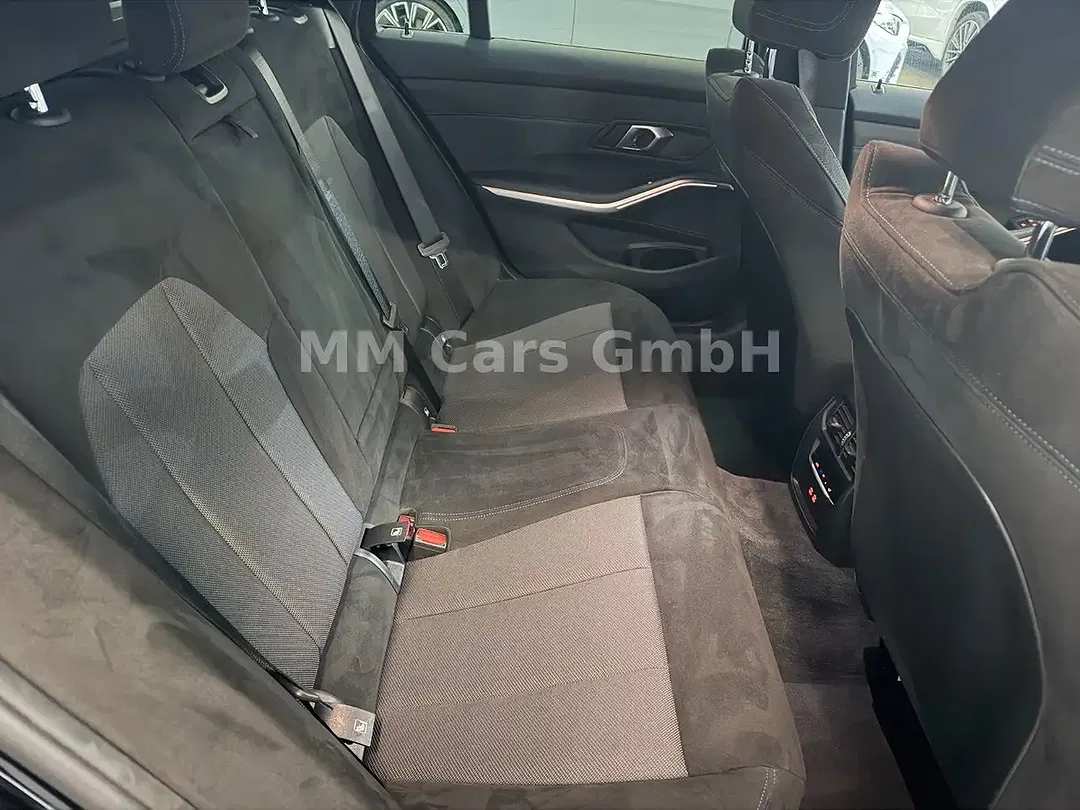 BMW 320 Touring M Sport - Thumbnail 15