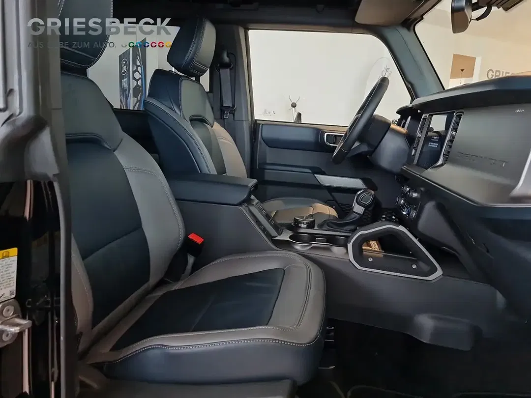 Ford Bronco - Thumbnail 10