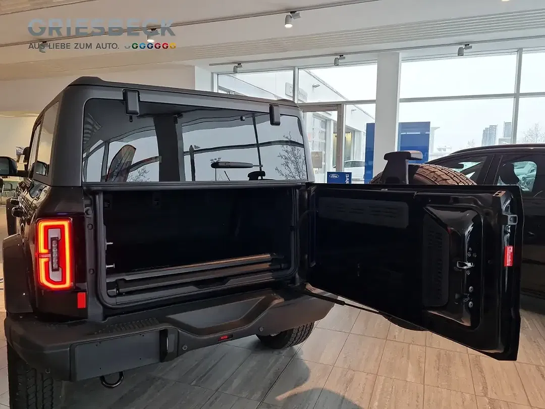 Ford Bronco - Thumbnail 12