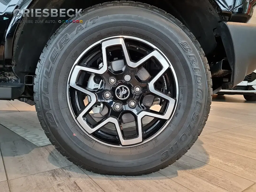 Ford Bronco - Thumbnail 6