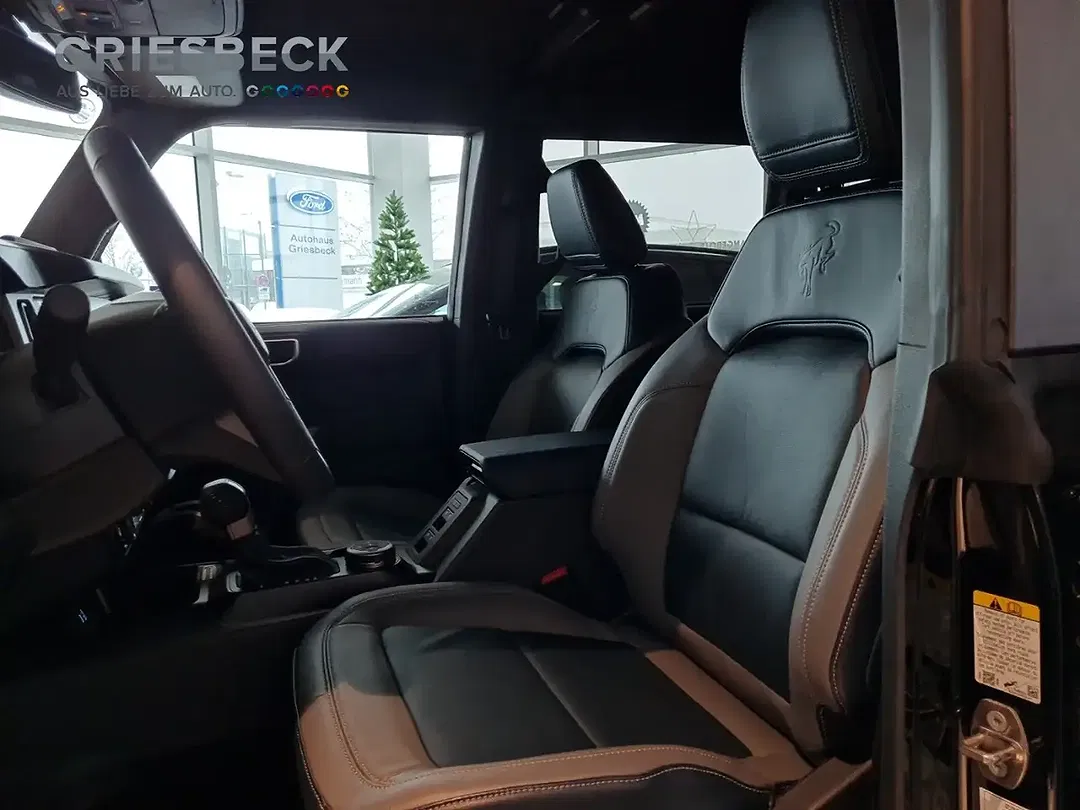 Ford Bronco - Thumbnail 7